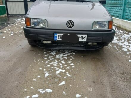 Серый Фольксваген Пассат, объемом двигателя 1.8 л и пробегом 400 тыс. км за 2500 $, фото 1 на Automoto.ua