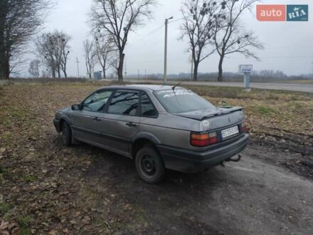 Серый Фольксваген Пассат, объемом двигателя 1.8 л и пробегом 350 тыс. км за 2200 $, фото 1 на Automoto.ua