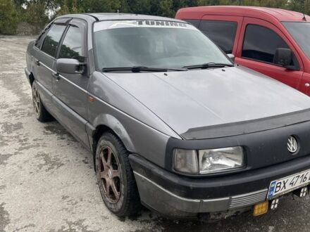 Серый Фольксваген Пассат, объемом двигателя 1.8 л и пробегом 300 тыс. км за 600 $, фото 1 на Automoto.ua