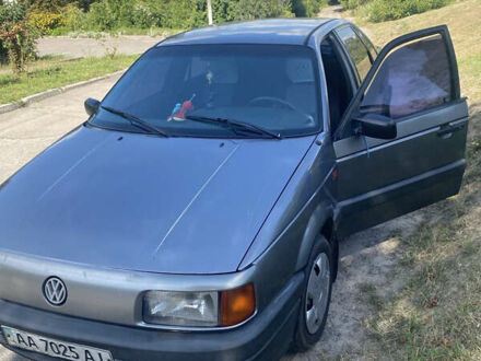 Фольксваген Пассат 1992 у Ржищеве на Automoto.ua Сірий Фольксваген Пассат, об'ємом двигуна 1.8 л та пробігом 300 тис. км за 1850 $, фото 1 на Automoto.ua