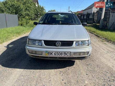 Фольксваген Пассат 1994 в Сарнах на Automoto.ua Серый Фольксваген Пассат, объемом двигателя 1.8 л и пробегом 300 тыс. км за 1800 $, фото 1 на Automoto.ua