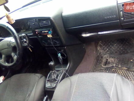 Серый Фольксваген Пассат, объемом двигателя 2 л и пробегом 300 тыс. км за 2750 $, фото 1 на Automoto.ua