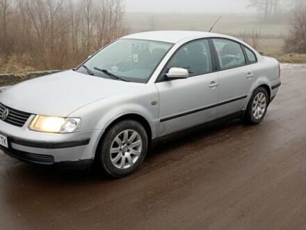 Фольксваген Пассат 1997 в Бродах на Automoto.ua Серый Фольксваген Пассат, объемом двигателя 1.6 л и пробегом 360 тыс. км за 3000 $, фото 1 на Automoto.ua