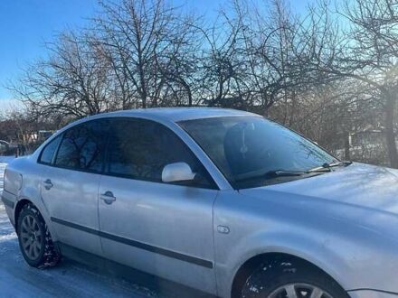 Серый Фольксваген Пассат, объемом двигателя 1.8 л и пробегом 294 тыс. км за 3200 $, фото 1 на Automoto.ua