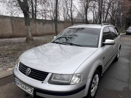 Серый Фольксваген Пассат, объемом двигателя 1.6 л и пробегом 300 тыс. км за 2000 $, фото 1 на Automoto.ua