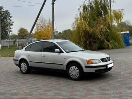 Серый Фольксваген Пассат, объемом двигателя 1.8 л и пробегом 321 тыс. км за 3800 $, фото 1 на Automoto.ua