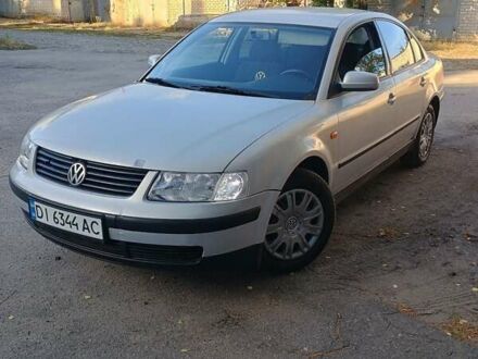 Серый Фольксваген Пассат, объемом двигателя 1.8 л и пробегом 345 тыс. км за 2700 $, фото 1 на Automoto.ua