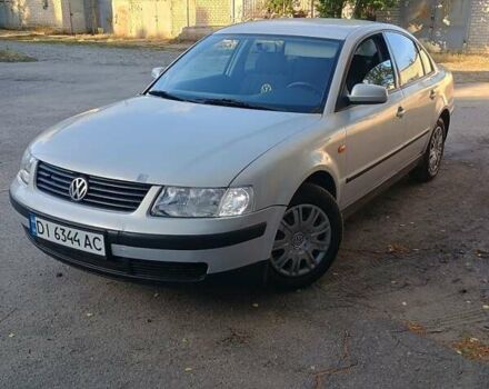 Серый Фольксваген Пассат, объемом двигателя 1.8 л и пробегом 345 тыс. км за 2700 $, фото 1 на Automoto.ua