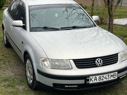 Серый Фольксваген Пассат, объемом двигателя 1.8 л и пробегом 335 тыс. км за 4500 $, фото 1 на Automoto.ua