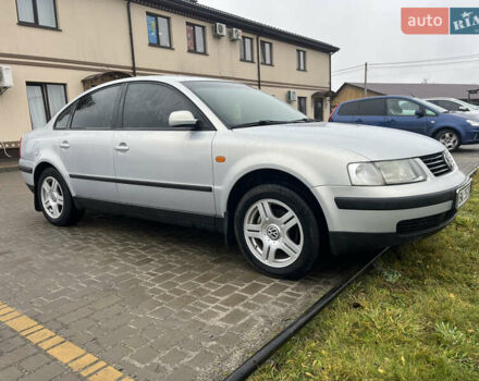 Серый Фольксваген Пассат, объемом двигателя 1.6 л и пробегом 380 тыс. км за 3800 $, фото 1 на Automoto.ua