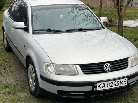 Серый Фольксваген Пассат, объемом двигателя 1.8 л и пробегом 335 тыс. км за 4500 $, фото 1 на Automoto.ua