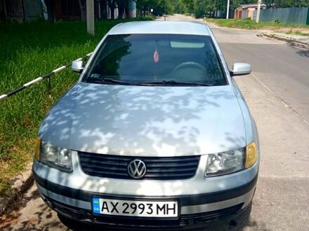 Фольксваген Пассат 1998 в Харькове на Automoto.ua Серый Фольксваген Пассат, объемом двигателя 1.6 л и пробегом 258 тыс. км за 3200 $, фото 1 на Automoto.ua