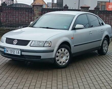 Сірий Фольксваген Пассат, об'ємом двигуна 1.8 л та пробігом 272 тис. км за 3350 $, фото 1 на Automoto.ua