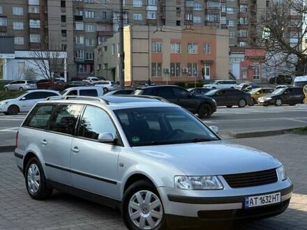 Фольксваген Пассат 1998 у Івано-Франківську на Automoto.ua Сірий Фольксваген Пассат, об'ємом двигуна 1.6 л та пробігом 250 тис. км за 3900 $, фото 1 на Automoto.ua