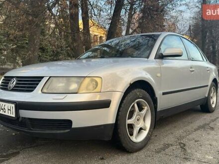 Серый Фольксваген Пассат, объемом двигателя 1.8 л и пробегом 480 тыс. км за 3700 $, фото 1 на Automoto.ua