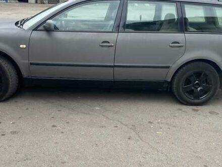 Серый Фольксваген Пассат, объемом двигателя 1.9 л и пробегом 470 тыс. км за 2000 $, фото 1 на Automoto.ua