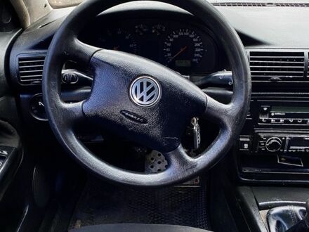 Сірий Фольксваген Пассат, об'ємом двигуна 1.8 л та пробігом 315 тис. км за 1500 $, фото 1 на Automoto.ua