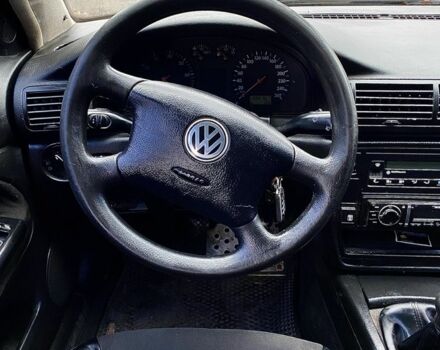 Серый Фольксваген Пассат, объемом двигателя 1.8 л и пробегом 315 тыс. км за 1500 $, фото 1 на Automoto.ua