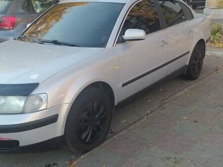 Фольксваген Пассат 1999 в Черновцах на Automoto.ua Серый Фольксваген Пассат, объемом двигателя 1.9 л и пробегом 425 тыс. км за 4200 $, фото 1 на Automoto.ua