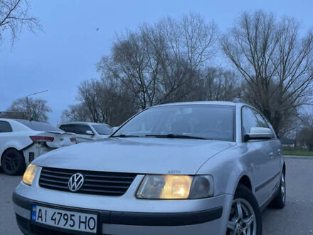 Серый Фольксваген Пассат, объемом двигателя 1.8 л и пробегом 375 тыс. км за 3200 $, фото 1 на Automoto.ua