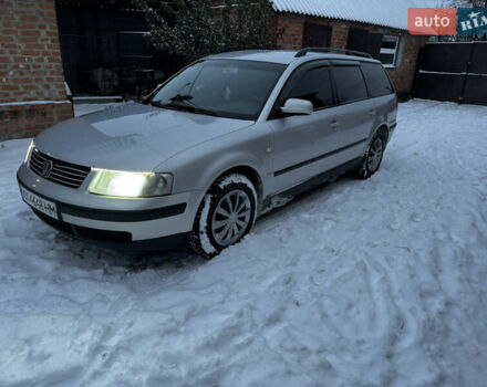 Серый Фольксваген Пассат, объемом двигателя 1.6 л и пробегом 386 тыс. км за 5000 $, фото 1 на Automoto.ua
