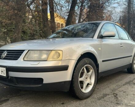 Серый Фольксваген Пассат, объемом двигателя 1.8 л и пробегом 477 тыс. км за 3700 $, фото 1 на Automoto.ua