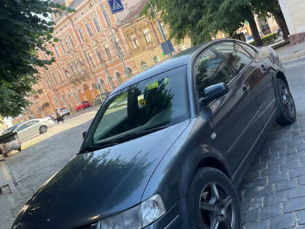 Фольксваген Пассат 1999 у Чернівцях на Automoto.ua Сірий Фольксваген Пассат, об'ємом двигуна 1.6 л та пробігом 174 тис. км за 4300 $, фото 1 на Automoto.ua