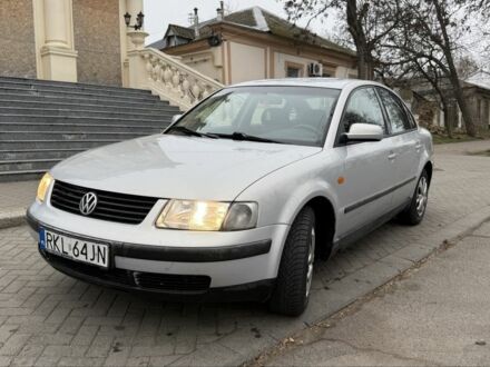 Серый Фольксваген Пассат, объемом двигателя 1.9 л и пробегом 300 тыс. км за 2100 $, фото 1 на Automoto.ua