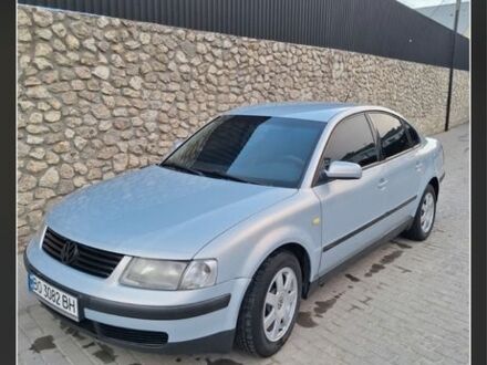 Серый Фольксваген Пассат, объемом двигателя 1.6 л и пробегом 350 тыс. км за 3300 $, фото 1 на Automoto.ua