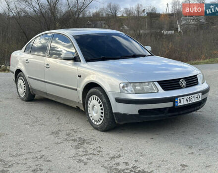 Серый Фольксваген Пассат, объемом двигателя 1.6 л и пробегом 217 тыс. км за 2850 $, фото 1 на Automoto.ua