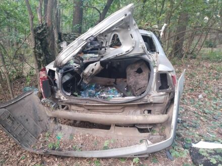 Фольксваген Пассат 1999 у Шевченковом на Automoto.ua Сірий Фольксваген Пассат, об'ємом двигуна 1.9 л та пробігом 295 тис. км за 558 $, фото 1 на Automoto.ua