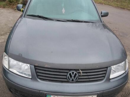 Серый Фольксваген Пассат, объемом двигателя 1.8 л и пробегом 200 тыс. км за 2500 $, фото 1 на Automoto.ua