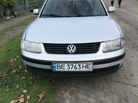 Серый Фольксваген Пассат, объемом двигателя 1.6 л и пробегом 350 тыс. км за 2800 $, фото 1 на Automoto.ua