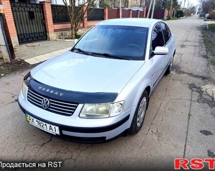 Серый Фольксваген Пассат, объемом двигателя 1.8 л и пробегом 280 тыс. км за 4200 $, фото 1 на Automoto.ua