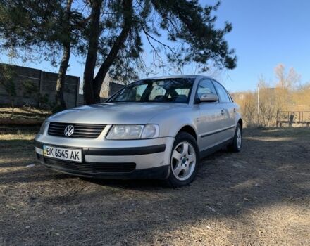 Серый Фольксваген Пассат, объемом двигателя 1.8 л и пробегом 270 тыс. км за 2700 $, фото 1 на Automoto.ua