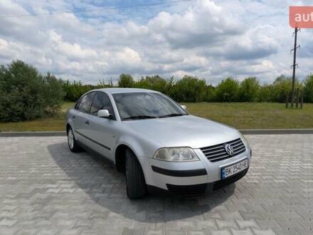 Фольксваген Пассат 2001 в Сарнах на Automoto.ua Серый Фольксваген Пассат, объемом двигателя 1.6 л и пробегом 275 тыс. км за 5000 $, фото 1 на Automoto.ua