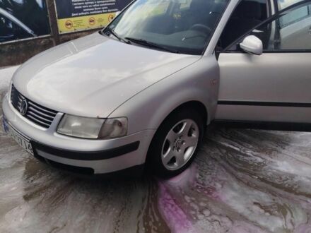 Фольксваген Пассат 2001 в Черновцах на Automoto.ua Серый Фольксваген Пассат, объемом двигателя 1.9 л и пробегом 272 тыс. км за 2000 $, фото 1 на Automoto.ua