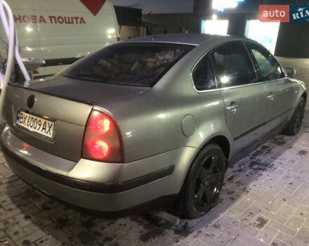 Серый Фольксваген Пассат, объемом двигателя 1.8 л и пробегом 410 тыс. км за 3000 $, фото 1 на Automoto.ua