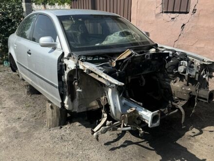 Фольксваген Пассат 2001 в Доброполье на Automoto.ua Серый Фольксваген Пассат, объемом двигателя 0 л и пробегом 300 тыс. км за 10000 $, фото 1 на Automoto.ua