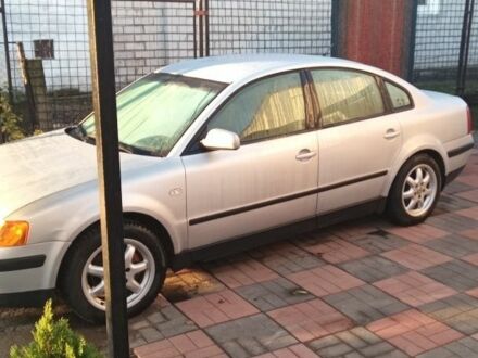 Серый Фольксваген Пассат, объемом двигателя 1 л и пробегом 375 тыс. км за 2200 $, фото 1 на Automoto.ua