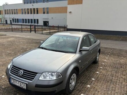 Серый Фольксваген Пассат, объемом двигателя 1.6 л и пробегом 275 тыс. км за 2000 $, фото 1 на Automoto.ua