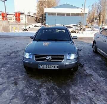 Серый Фольксваген Пассат, объемом двигателя 2.5 л и пробегом 458 тыс. км за 5600 $, фото 1 на Automoto.ua