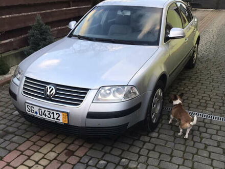 Серый Фольксваген Пассат, объемом двигателя 1.6 л и пробегом 140 тыс. км за 4000 $, фото 1 на Automoto.ua