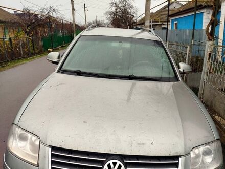 Серый Фольксваген Пассат, объемом двигателя 2.5 л и пробегом 370 тыс. км за 3850 $, фото 1 на Automoto.ua