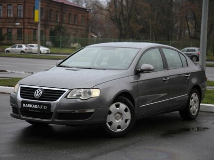 Серый Фольксваген Пассат, объемом двигателя 2 л и пробегом 307 тыс. км за 5800 $, фото 1 на Automoto.ua