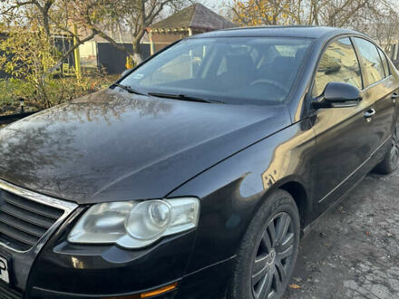 Серый Фольксваген Пассат, объемом двигателя 2 л и пробегом 350 тыс. км за 4999 $, фото 1 на Automoto.ua