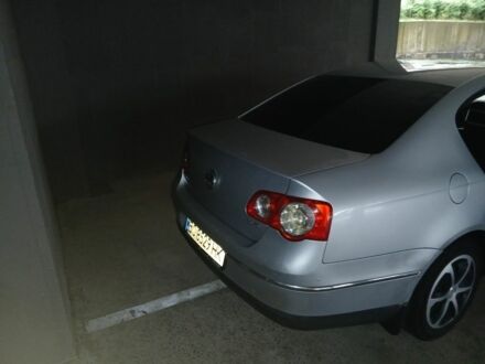 Серый Фольксваген Пассат, объемом двигателя 2 л и пробегом 285 тыс. км за 5500 $, фото 1 на Automoto.ua