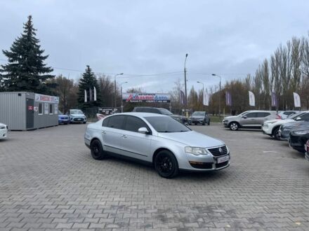 Серый Фольксваген Пассат, объемом двигателя 1.6 л и пробегом 236 тыс. км за 6400 $, фото 1 на Automoto.ua