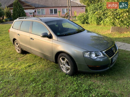 Серый Фольксваген Пассат, объемом двигателя 1.6 л и пробегом 222 тыс. км за 5550 $, фото 1 на Automoto.ua