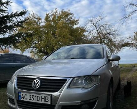 Фольксваген Пассат 2005 в Луцке на Automoto.ua Серый Фольксваген Пассат, объемом двигателя 1.9 л и пробегом 326 тыс. км за 4700 $, фото 1 на Automoto.ua